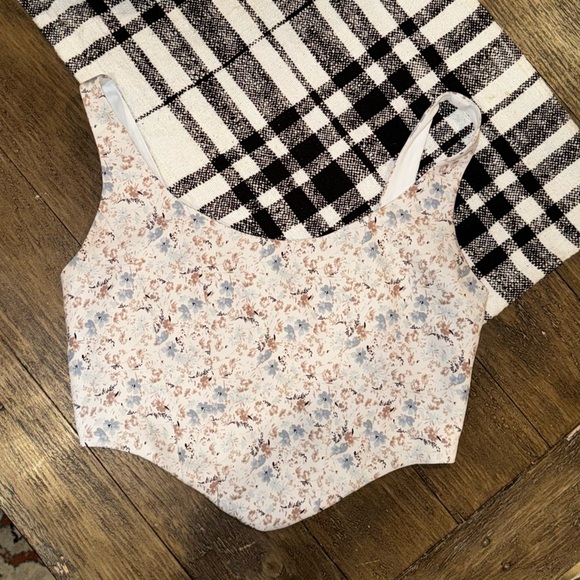 SYNDYS Neutral Floral V-Hem Cropped Zip Back Tank Top Size Small - Picture 3 of 8